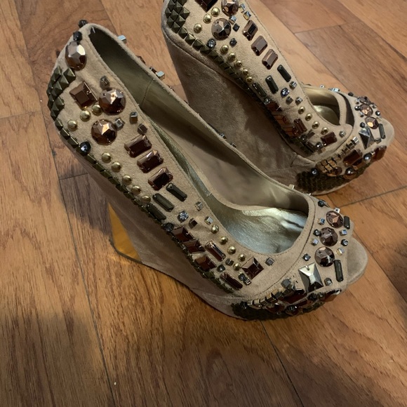 Pink suede and jeweled peep toe wedges - Picture 6 of 7